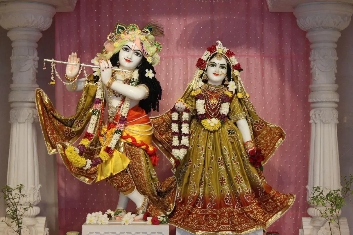 Flower Seva at ISKCON Thane